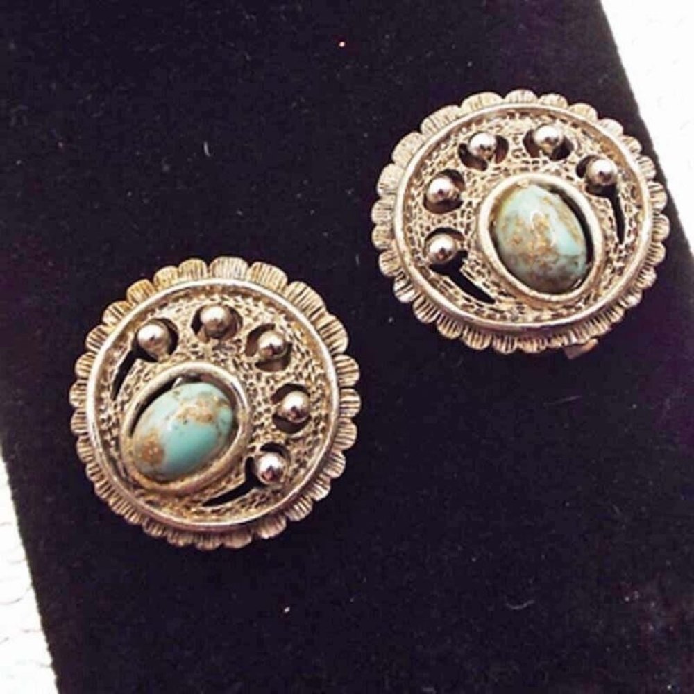 SARAH COVENTRY PAT. PEND. SILVERY FAUX TURQUOISE OVAL CAB CLIP EARRINGS 60